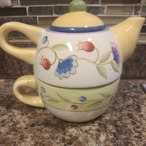 Studio Nova Floral Teapot with lid and cup